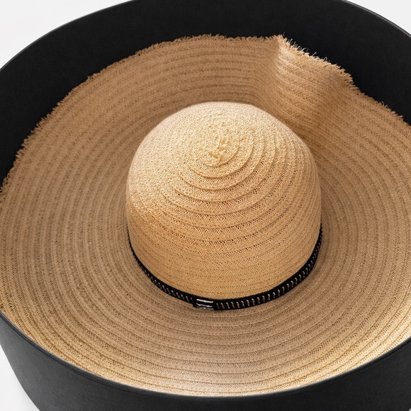 ✨Chanel Straw Hat | With Box | Resort Chic✨ - Picture 5 of 5